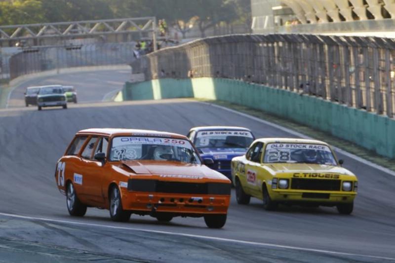 Corrida Maluca reúne carros antigos para rodar de madrugada em SP! Leve seu  Opala ou Caravan!